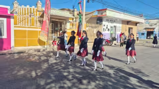 Champotón celebra el Día de la Bandera con desfile y homenaje cívico