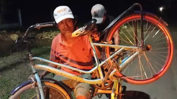 Aparece desorientado pintor en carretera: culpan a los aluxes Aparece desorientado pintor en carretera: culpan a los aluxes