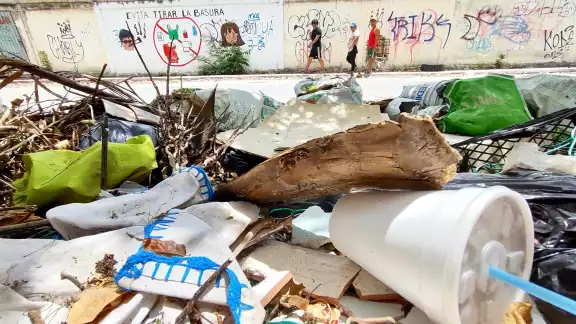 Viajeros que se hospedan en el primer cuadro de Cancún se encuentran con tiraderos clandestinos y grafitis, que demuestran la falta de atención Viajeros que se hospedan en el primer cuadro de Cancún se encuentran con tiraderos clandestinos y grafitis, que demuestran la falta de atención