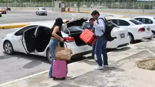 El costo delo servicio de taxi de la terminal aérea hasta el centro de la ciudad es de 300 pesos, misma cantidad para el traslado hasta donde llega el Tren Maya.