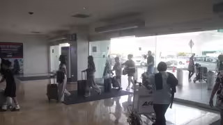 Prestadores de servicio con gafete solicitaron poner freno a los “asistentes” de transporte que lucran sin registro legal