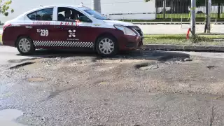 Los daños que sufren los automotores al caer en los hoyancos son llantas, rótulas, direccionales, entre otras piezas costosas.