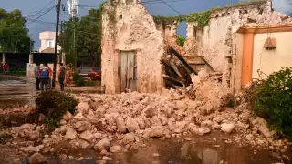 El material de mampostería con que están hechas las casas coloniales se va deteriorando con el tiempo por la falta de mantenimiento