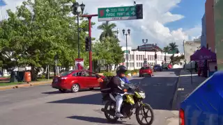 Una falla en la red de la CFE dejó sin electricidad a los 13 municipios de Campeche.