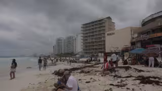 Autoridades recomendaron a los visitantes entrar al mar con precaución y no rebasar los cinco metros desde la orilla