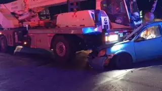 Tragedia en Playa del Carmen: Conductor pierde la vida tras estrellarse contra una grúa