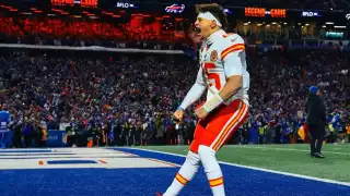Patrick Mahomes, QB de los Chiefs, se rinde ante Lamine Yamal en la Euro