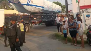 El conductor intentó huir, luego de reventar los cables, pero vecinos lo retuvieron 