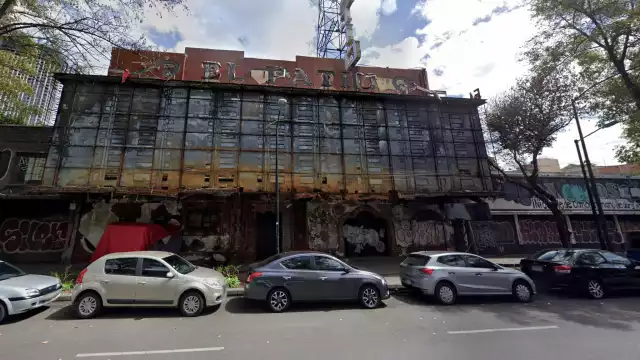 El edificio de 'El Patio' colapsó, dejando seis heridos y dos autos aplastados