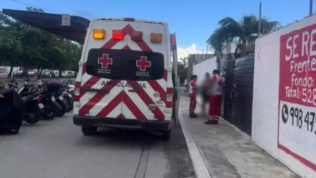 Paramédicos acudieron al sitio brindando primeros auxilios al hombre, quien se encontraba bajo los efectos del alcohol