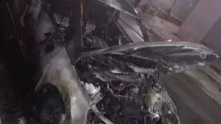 Vehículo de comerciante es consumido por las llamas en Chetumal; señalan posible incendio intencional  