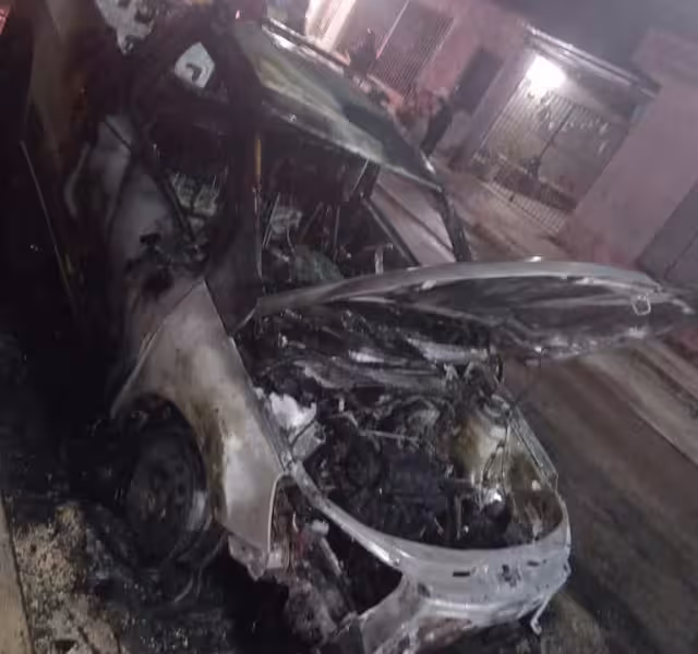 Bomberos localizaron unos residuos de acelerante químico, lo cual podría ser un indicador de que el incendio fue intencionado