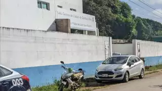 Una enfermera descubrió a su pareja con otra mujer y quedó sin lentes ni celular tras el incidente