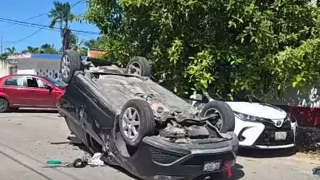 Fuerte accidente automovilístico en colonia Adolfo López Mateos
