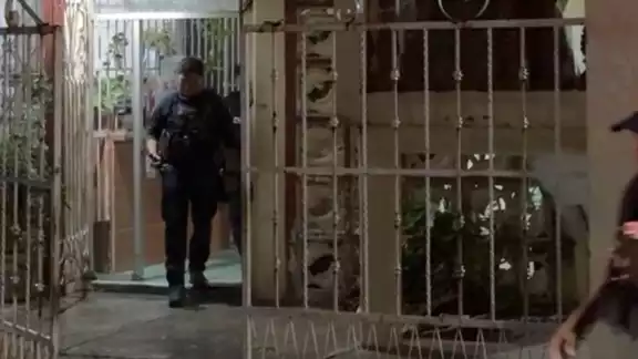 El hombre huyó del sitio, pero fue detenido por elementos de la Policía Municipal El hombre huyó del sitio, pero fue detenido por elementos de la Policía Municipal
