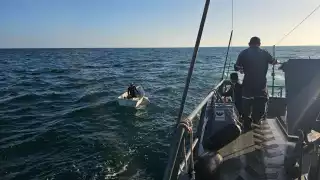 Rescatan a un pescador en Progreso luego de quedar varado en altamar durante dos días