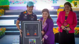 Checo y la jefa de gobierno desde el GP de México