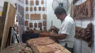 Desde hace 20 años, Milton Almir elabora artesanías sin usar máquinas