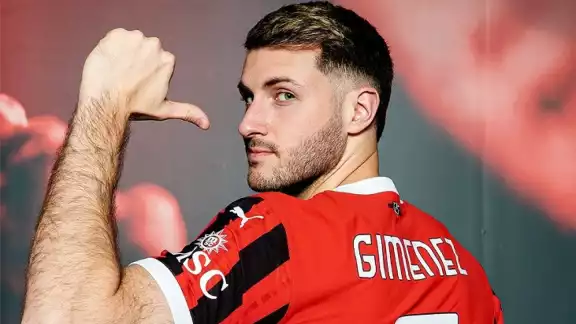 Santiago Giménez anotó su primer gol de la temporada. 