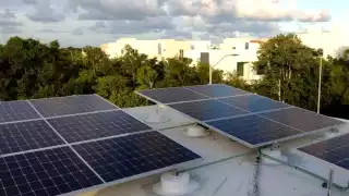 Ingeniero eléctrico afirmó que el uso de energía renovable ayuda a reducir la dependencia de la red y alivia la carga en zonas con infraestructura saturada