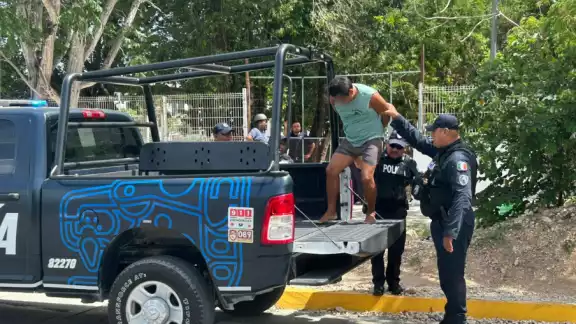 El hombre se encontraba desnudo; afirman que sufre de sus facultades mentales El hombre se encontraba desnudo; afirman que sufre de sus facultades mentales