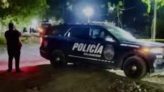 Elementos policiacos llegaron a la escena del crimen y resguardaron el lugar.