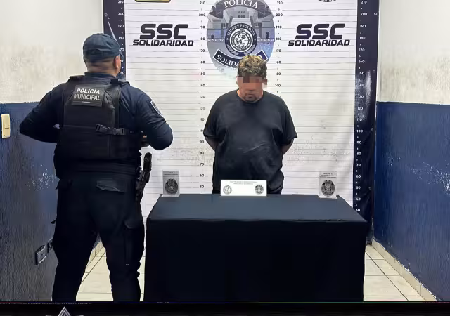 Un hombre fue detenido por desobediencia y resistencia de particulares tras intentar huir de la policía en la colonia Ejido