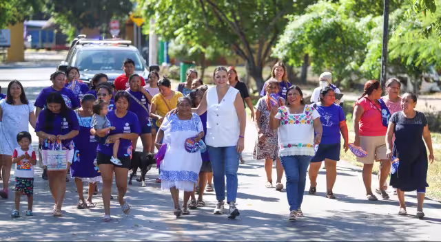 En el evento, las asistentes presentaron un collage que ilustra las actividades productivas