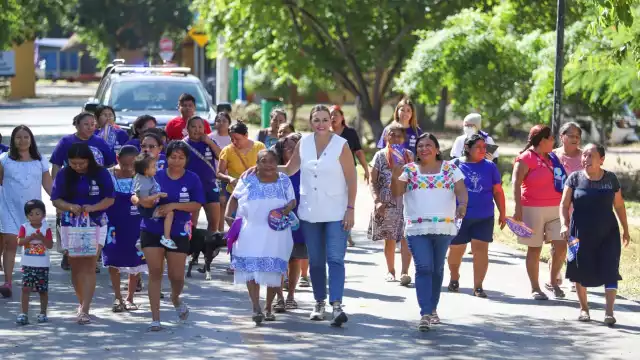 En el evento, las asistentes presentaron un collage que ilustra las actividades productivas
