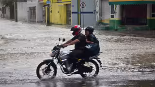 Ondas tropicales provocan inundaciones en Campeche: Continuarán las tormentas eléctricas por la tarde y el calor en la mañana