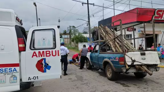 El hombre incidentado fue trasladado al hospital para ser debidamente tratado. El hombre incidentado fue trasladado al hospital para ser debidamente tratado.