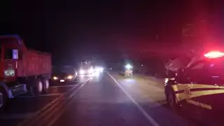 Carretera Mérida - Tizimín cerrada por habitantes tras estar cuatro días sin electricidad.