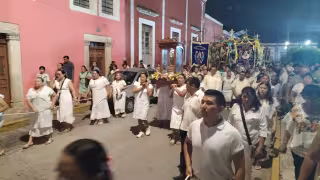 Custodios y creyentes acompañaron a la Virgen del Carmen durante la procesión por las principales calles del municipio