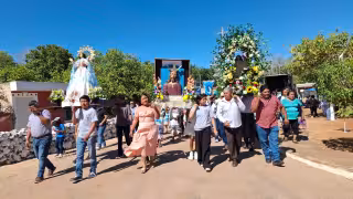 Feligreses de Hopelchén culminan la fiesta patronal con misa, procesión y bailongo