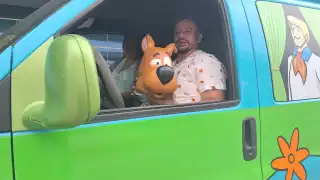 La combi es una réplica del vehículo que se usa en la cinta.