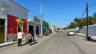 Adultos mayores de la localidad cumplen con antiguas normas religiosas durante la Semana Mayor