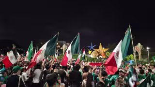 Los aficionados llegaron a la famosa glorieta para celebrar la victoria del Tri.