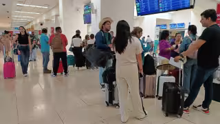 Hay afluencia regular de pasajeros en el aeropuerto de Mérida
