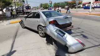 Impactante choque en avenida de Ciudad del Carmen; hay un lesionado y caos vial