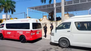 Taxistas retienen unidad federal en Calkiní y desatan tensión en plena avenida