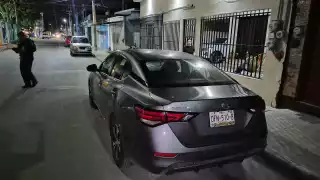 Conductor ebrio es detenido tras chocar contra vehículo estacionado en la colonia Manigua