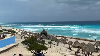 Lluvias y fuertes vientos sorprenden a turistas en la zona hotelera de Cancún