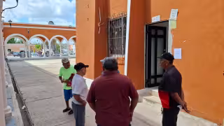 65 policías y jubilados no recibieron su pago en Hecelchakán.