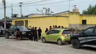 Entre varios vecinos retuvieron al coche hasta que llegara la Policía