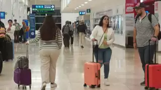 Los vuelos de la mañana que arribaron a la capital son dos de Volaris, tres de Aeroméxico y dos de Viva.