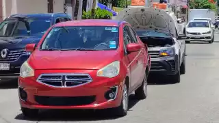 Choque por alcance en la colonia Tecolutla, Carmen.