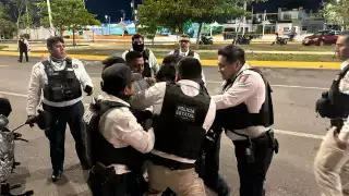 "Víctimas del alcohol"; intentan golpear a policías de Campeche en  alcoholímetro