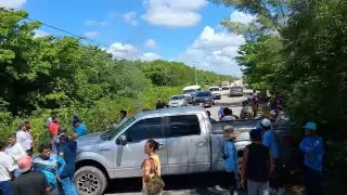 Bloquean entrada y salida de Mahahual