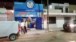 Evitan incendio en comercio de limpieza en Escárcega; sospechan intento de robo