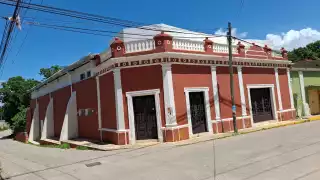  Teatro de Tenabo cerrado por deuda de 60 mil pesos con la CFE